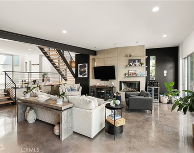 3230 Tyrol Drive - Photo Thumbnail 7