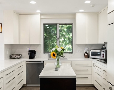 3230 Tyrol Drive - Photo Thumbnail 13