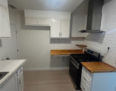 3307 Spruce Street - Photo Thumbnail 4