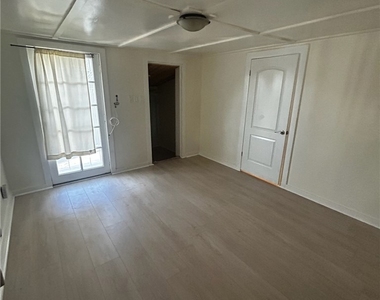 3307 Spruce Street - Photo Thumbnail 5