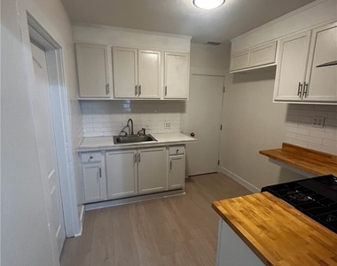 3307 Spruce Street - Photo Thumbnail 3