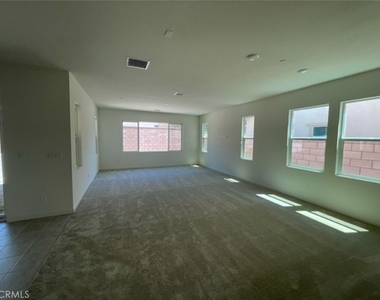2565 E Embry - Photo Thumbnail 35