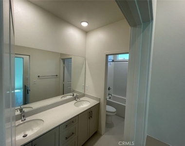 2565 E Embry - Photo Thumbnail 44