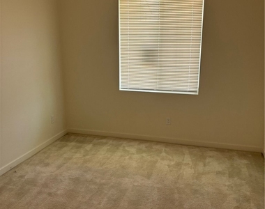 2565 E Embry - Photo Thumbnail 20