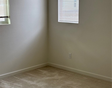 2565 E Embry - Photo Thumbnail 31