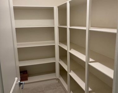 2565 E Embry - Photo Thumbnail 18