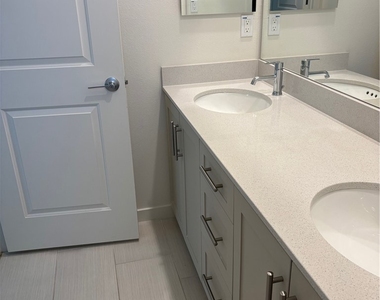 2565 E Embry - Photo Thumbnail 45