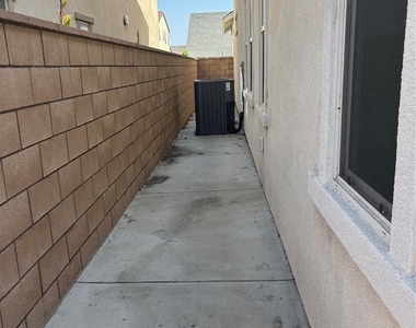 2565 E Embry - Photo Thumbnail 53