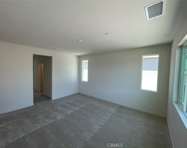 2565 E Embry - Photo Thumbnail 34