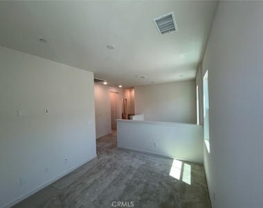 2565 E Embry - Photo Thumbnail 43