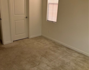 2565 E Embry - Photo Thumbnail 19