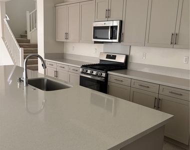 2565 E Embry - Photo Thumbnail 10