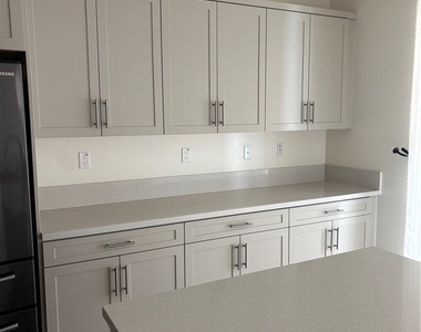 2565 E Embry - Photo Thumbnail 9