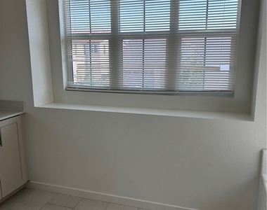 2565 E Embry - Photo Thumbnail 40