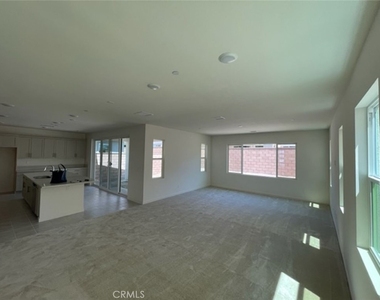 2565 E Embry - Photo Thumbnail 5