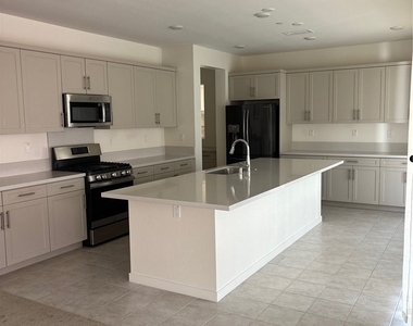 2565 E Embry - Photo Thumbnail 6