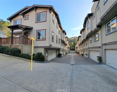 6300 Honolulu Avenue - Photo Thumbnail 2