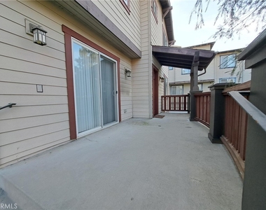 6300 Honolulu Avenue - Photo Thumbnail 3