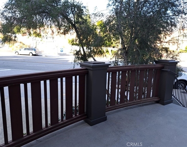 6300 Honolulu Avenue - Photo Thumbnail 4