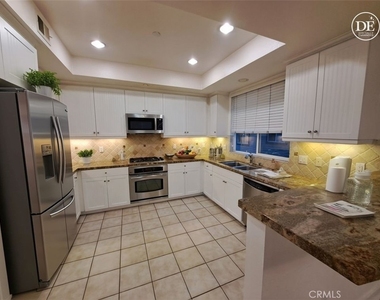 6300 Honolulu Avenue - Photo Thumbnail 13
