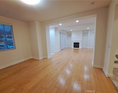 6300 Honolulu Avenue - Photo Thumbnail 9