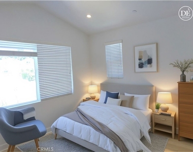 6300 Honolulu Avenue - Photo Thumbnail 17
