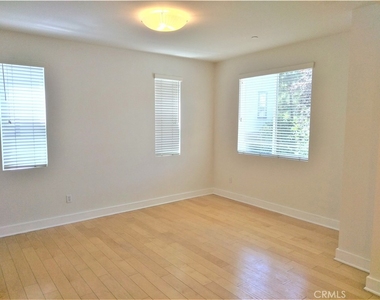 6300 Honolulu Avenue - Photo Thumbnail 22