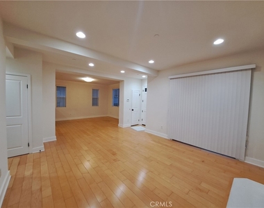 6300 Honolulu Avenue - Photo Thumbnail 6