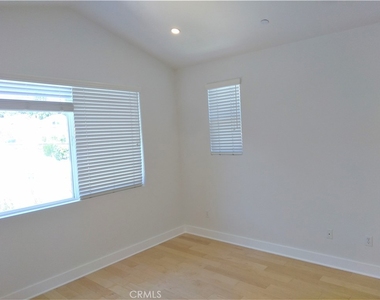 6300 Honolulu Avenue - Photo Thumbnail 18
