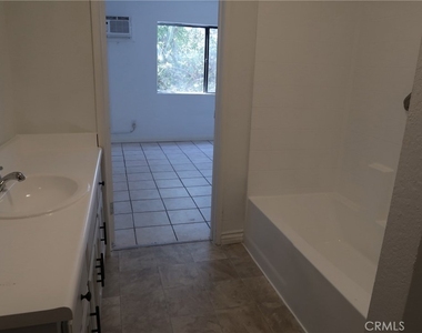 455 Nassau - Photo Thumbnail 13