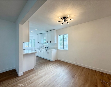 1356 W Trenton Street - Photo Thumbnail 2