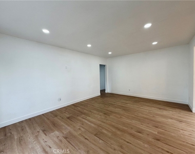 1356 W Trenton Street - Photo Thumbnail 4