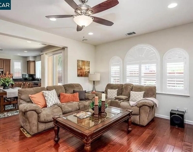 2077 Arlington Way - Photo Thumbnail 2