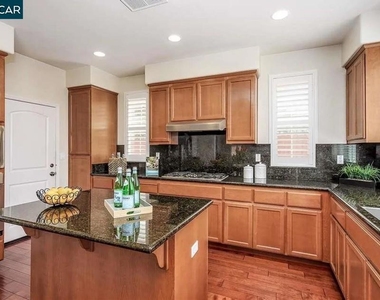 2077 Arlington Way - Photo Thumbnail 3