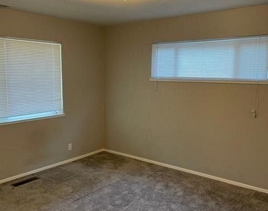 2860 Buena Vista Ave - Photo Thumbnail 12