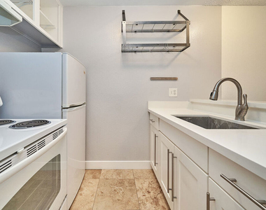 320 S Ardmore Avenue - Photo Thumbnail 1