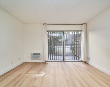 320 S Ardmore Avenue - Photo Thumbnail 10