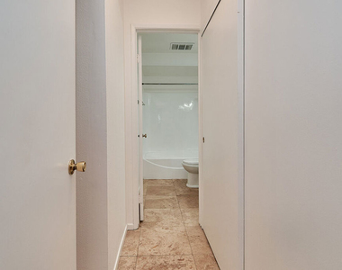 320 S Ardmore Avenue - Photo Thumbnail 12