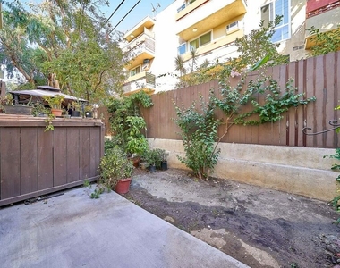 320 S Ardmore Avenue - Photo Thumbnail 15