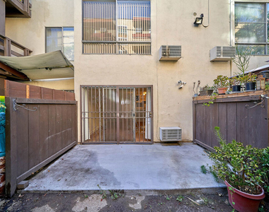 320 S Ardmore Avenue - Photo Thumbnail 16