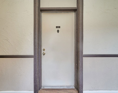 320 S Ardmore Avenue - Photo Thumbnail 18