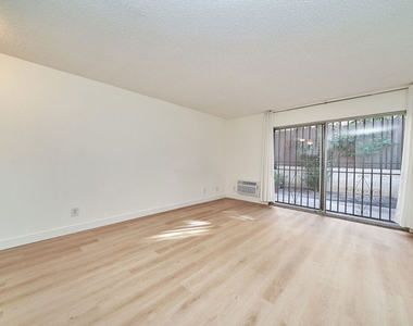 320 S Ardmore Avenue - Photo Thumbnail 4