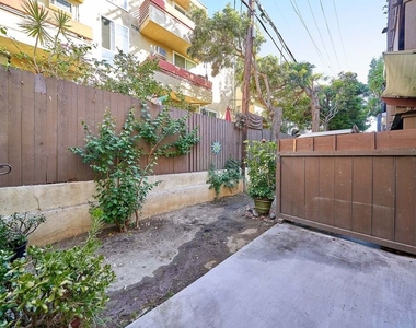 320 S Ardmore Avenue - Photo Thumbnail 14