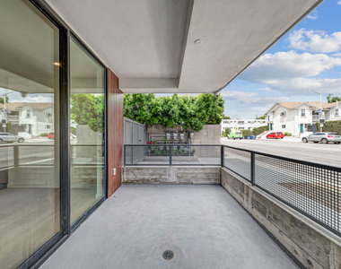 1257 N Detroit Street - Photo Thumbnail 4