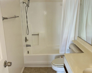 1221 Seward Street - Photo Thumbnail 3