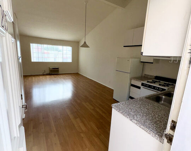 1221 Seward Street - Photo Thumbnail 6