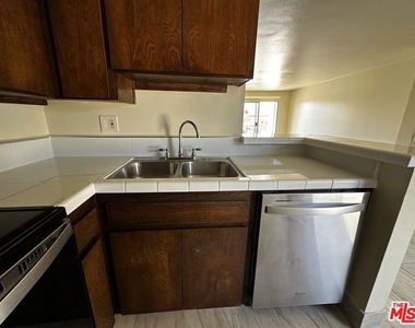3422 Maricopa Street - Photo Thumbnail 2