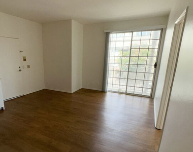 1221 Seward Street - Photo Thumbnail 1