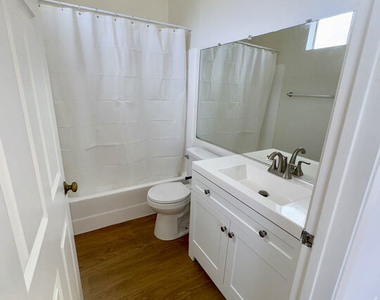 1221 Seward Street - Photo Thumbnail 7