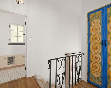 2011 N Beachwood Drive - Photo Thumbnail 11